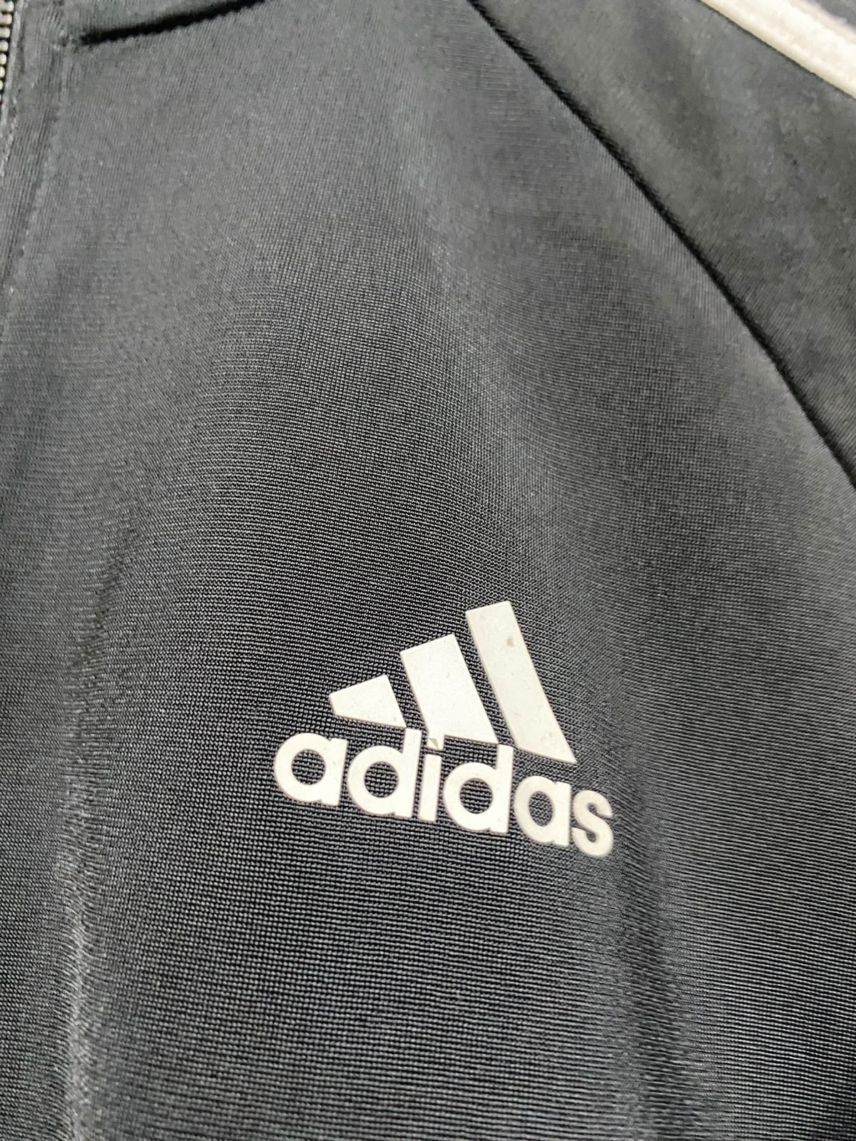 ADIDAS | S| BUST 18 | A70|  BLACK & WHITE 3-STRIPE CLASSIC TRACK JACKET