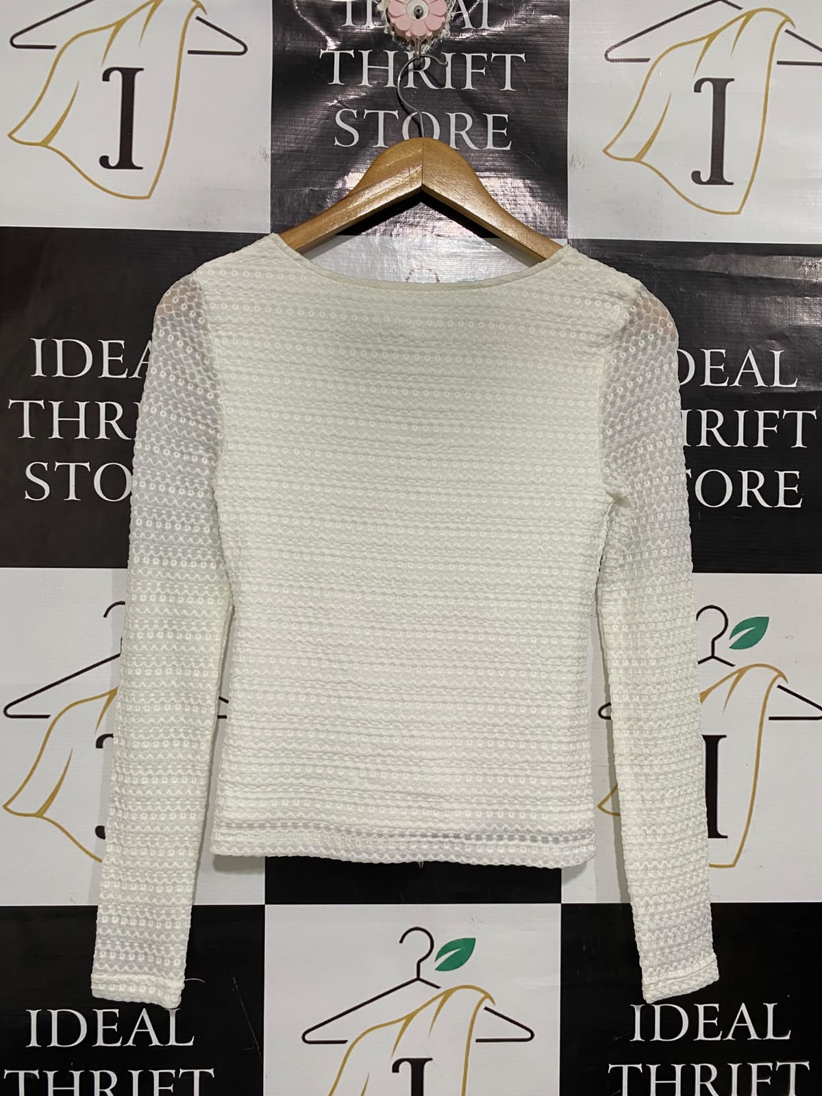 WINNIE & CO.  |S | BUST 14 | A70| WHITE TEXTURED RUCHED LONG-SLEEVE TOP