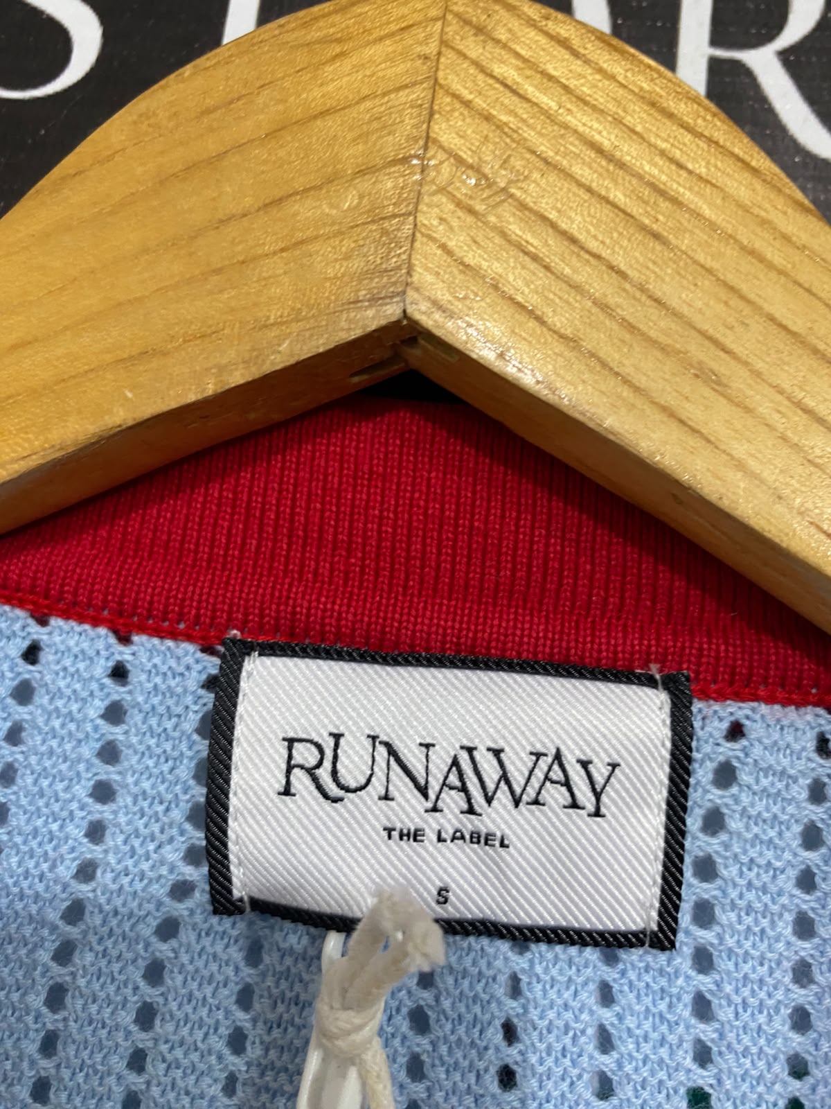 RUNAWAY  | S| BUST 20 | A70| THE LABEL BLUE & RED CONTRAST KNIT POLO TOP