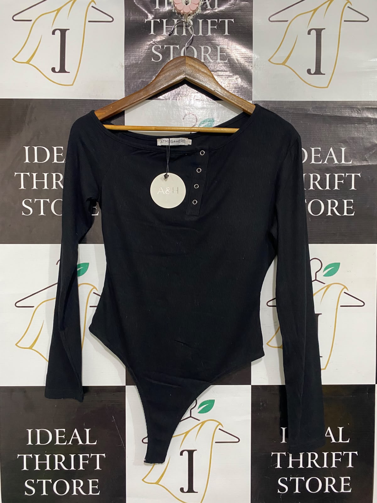 ATMOS&HERE  | M| BUST 17 | A70| BLACK RIBBED HENLEY LONG-SLEEVE BODYSUIT
