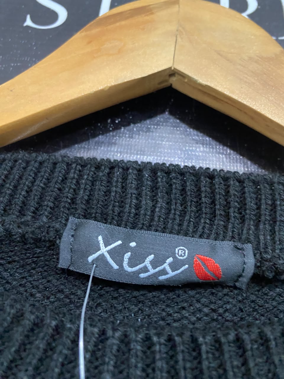 XISS |L| BUST 26  |A71 |  BLACK & WHITE CONTRAST STRIPE KNIT SWEATER