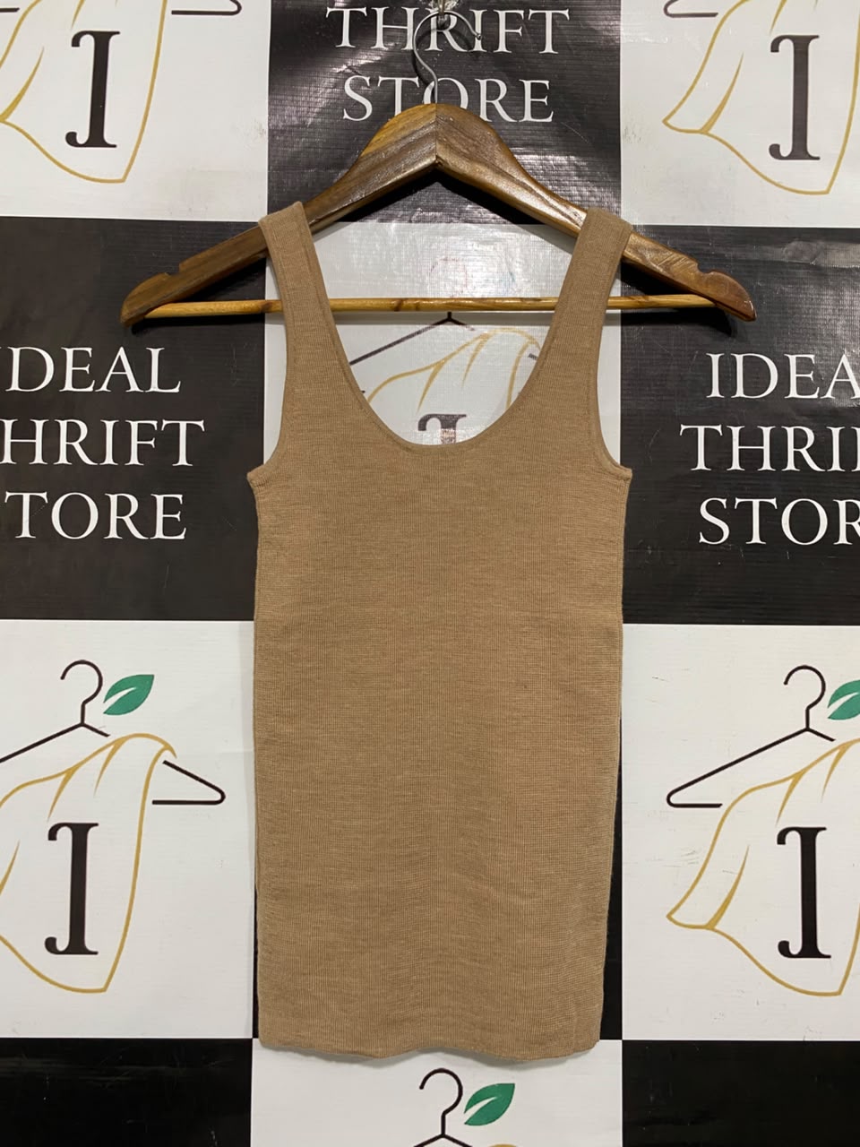 CABLE |XS | BUST 10 |A71 |  CAMEL RIBBED SCOOP-NECK TANK TOP