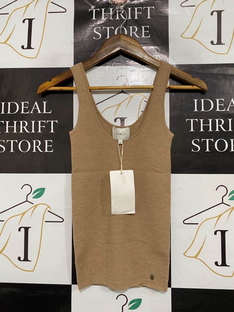 CABLE |XS | BUST 10 |A71 |  CAMEL RIBBED SCOOP-NECK TANK TOP