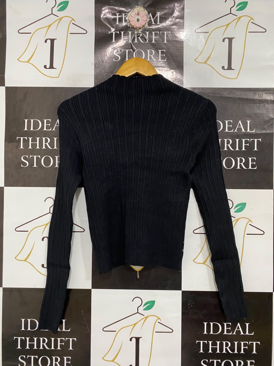 TARGET YOUTH |S | BUST 15 |A71 |  BLACK RIBBED MOCK-NECK LONG-SLEEVE TOP