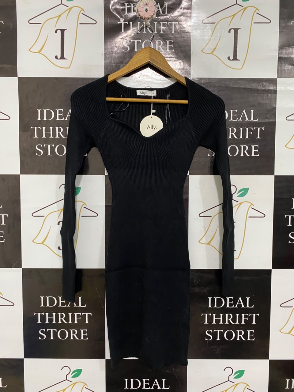 ALLY.  |XS | BUST 12| A71 | BLACK RIBBED SWEETHEART NECKLINE LONG-SLEEVE KNIT DRESS