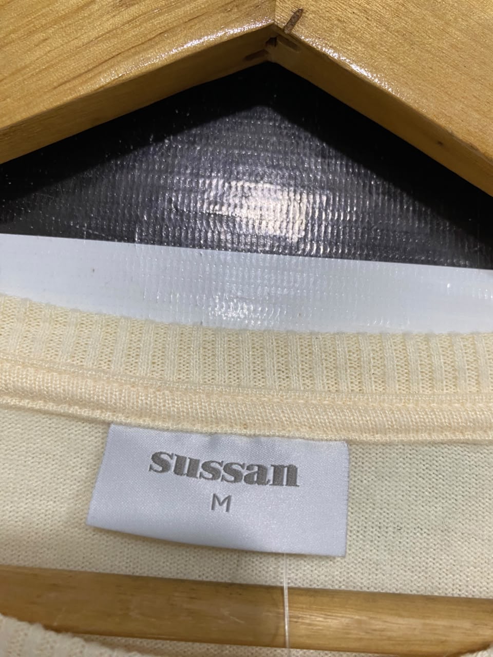 SUSSAN |M| BUST 24 | A71 |  CREAM CREW-NECK LONG-SLEEVE KNIT SWEATER