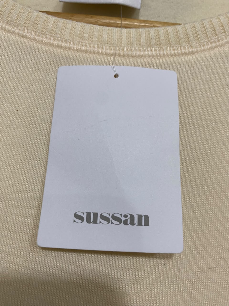 SUSSAN |M| BUST 24 | A71 |  CREAM CREW-NECK LONG-SLEEVE KNIT SWEATER