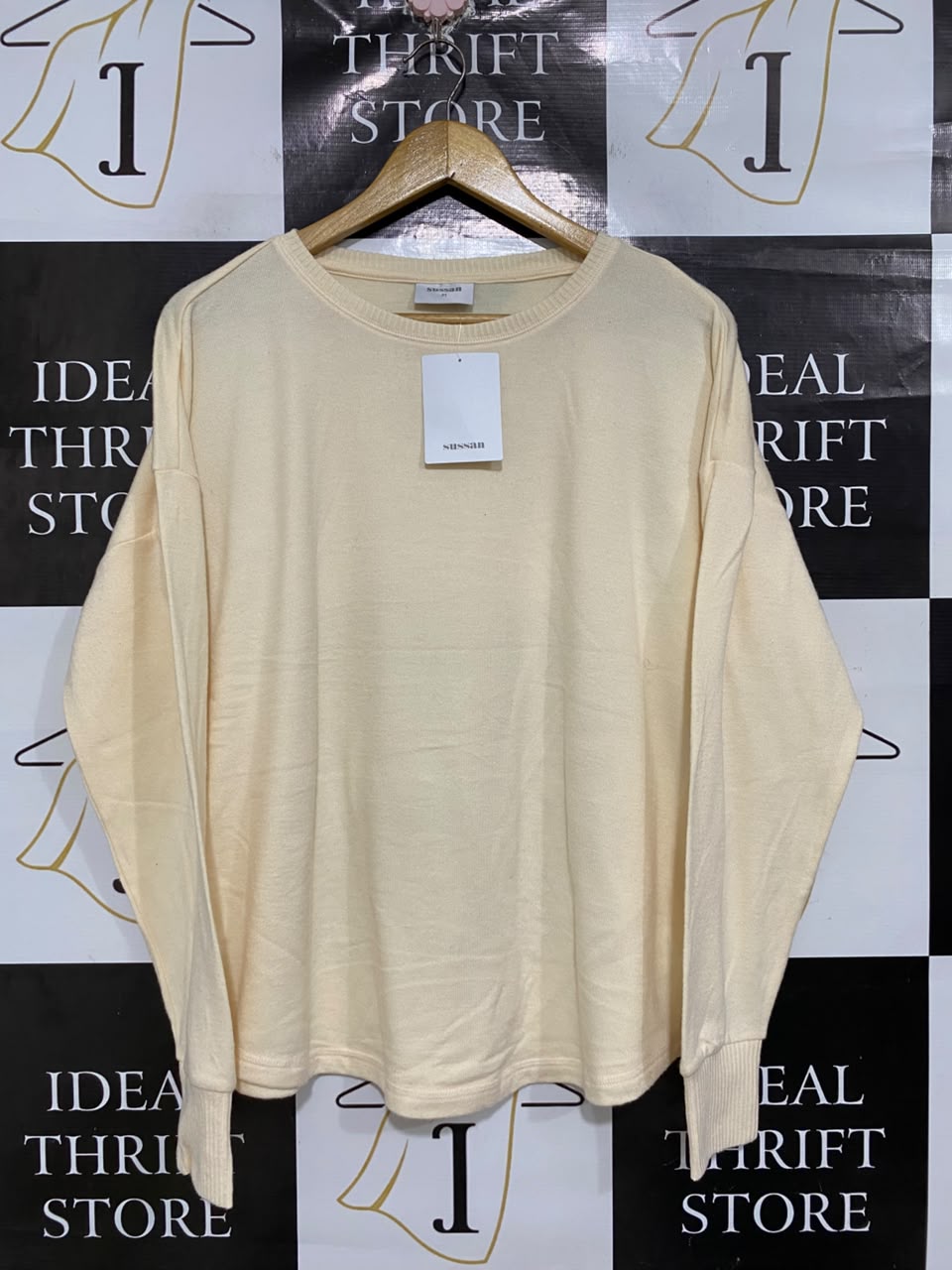 SUSSAN |M| BUST 24 | A71 |  CREAM CREW-NECK LONG-SLEEVE KNIT SWEATER