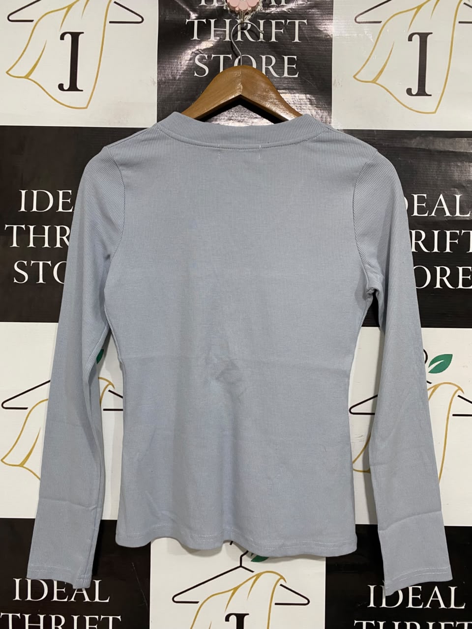 EVERGREEN  |M | BUST 17 | A71 | CLOTHING LIGHT BLUE RIBBED V-NECK HENLEY LONG-SLEEVE TOP