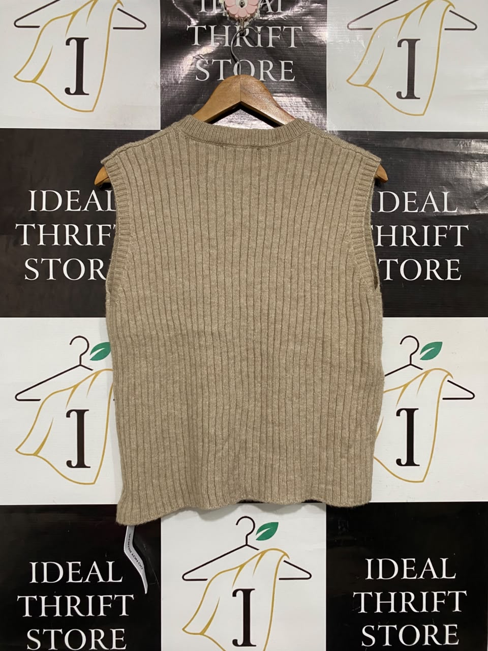 PRINCESS POLLY |M/L | BUST 18 | A70 |  OATMEAL RIBBED KNIT SWEATER VEST