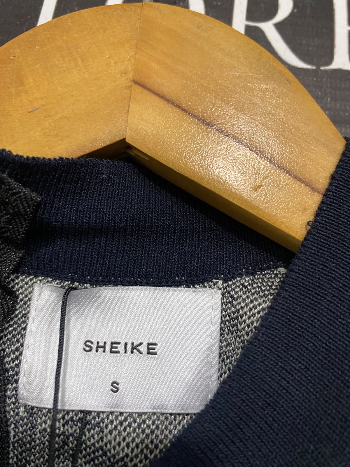 SHEIKE |S| BUST 13 | A71 |  NAVY & CREAM FLORAL JACQUARD KNIT CROP TOP