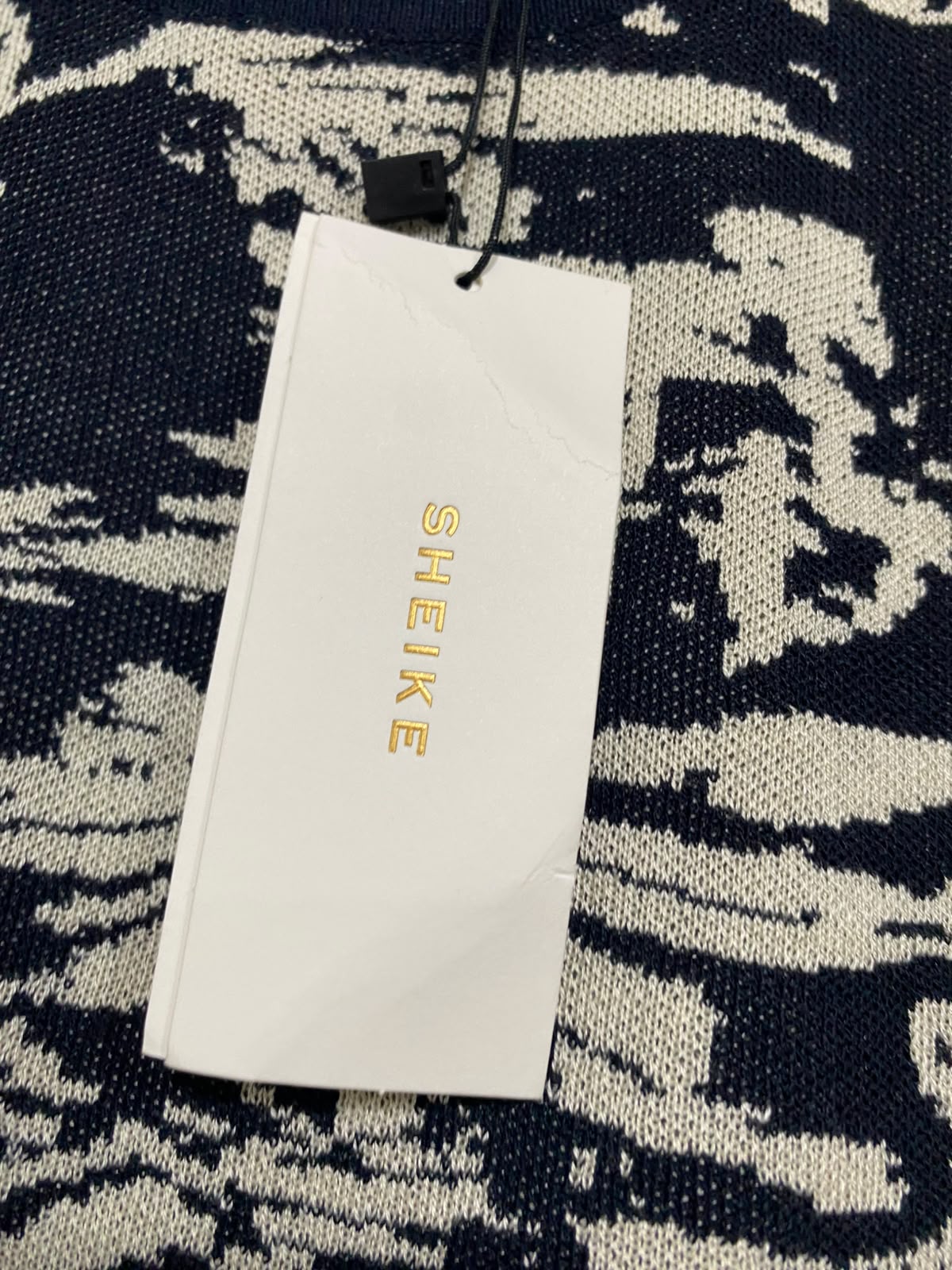 SHEIKE |S| BUST 13 | A71 |  NAVY & CREAM FLORAL JACQUARD KNIT CROP TOP