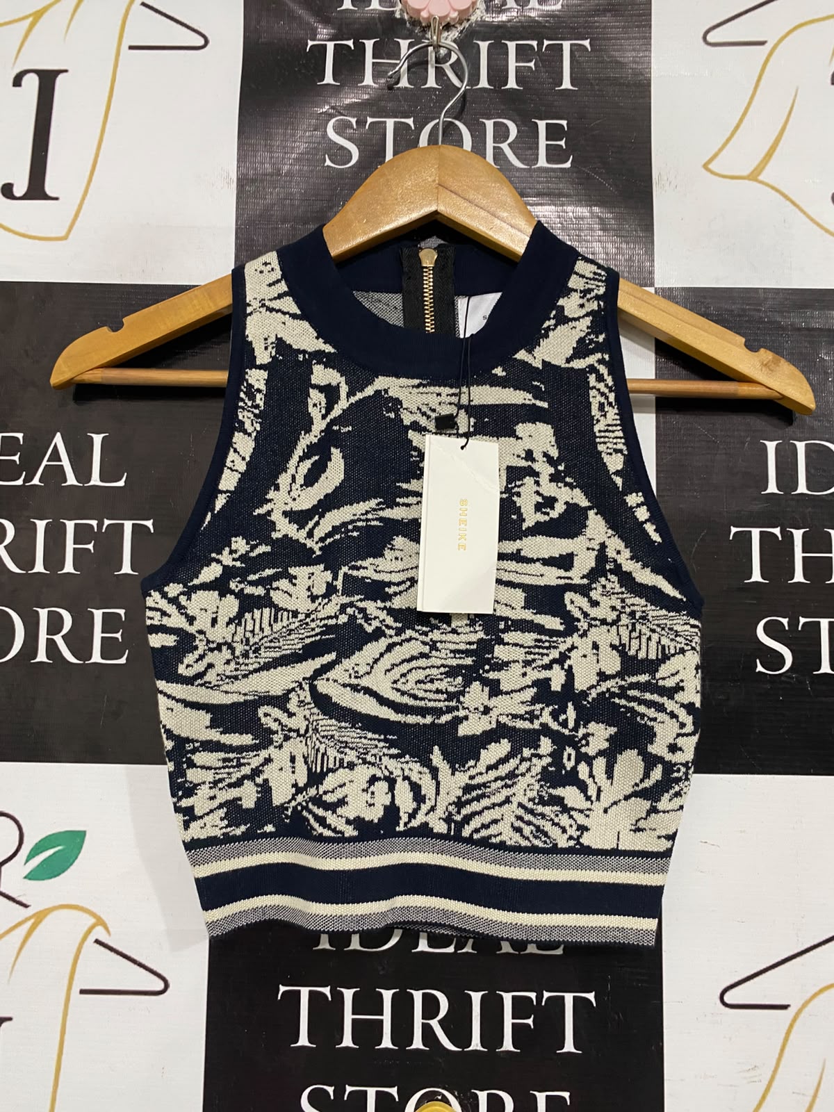 SHEIKE |S| BUST 13 | A71 |  NAVY & CREAM FLORAL JACQUARD KNIT CROP TOP