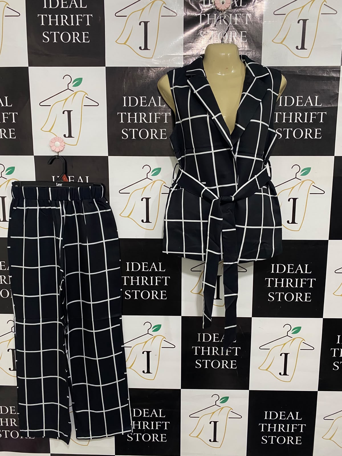 |S | A71 |  BLACK & WHITE GRID PRINT SLEEVELESS BLAZER AND TROUSER TWO-PIECE SET