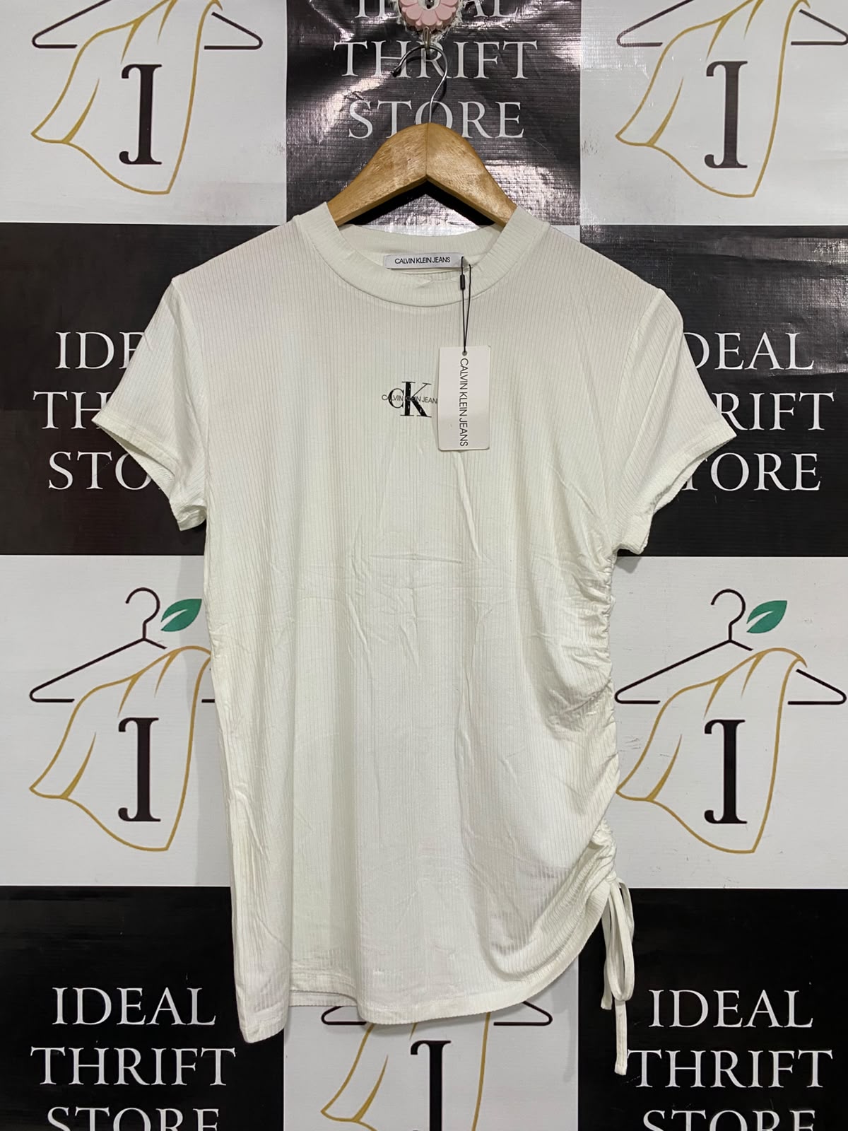 CALVIN KLEIN JEANS |XL | BUST 17 | A73 | WHITE RIBBED SIDE-RUFFLE SHORT-SLEEVE TOP