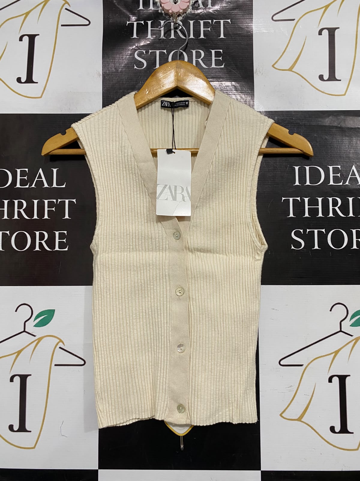 ZARA |M | BUST 11  | A73 |  BEIGE RIBBED V-NECK BUTTON-UP SLEEVELESS VEST TOP