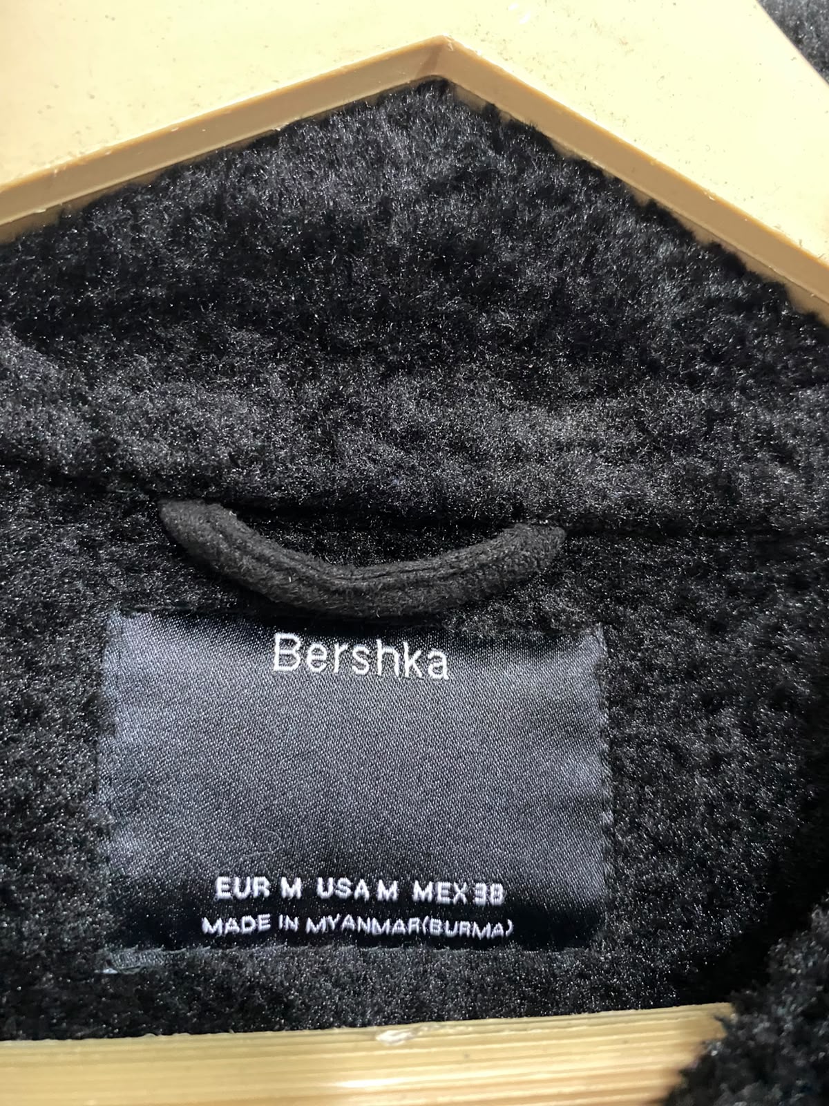 BERSHKA |M | BUST 23 | A73 |  BLACK FAUX SUEDE SHEARLING FUR COLLAR BOMBER JACKET