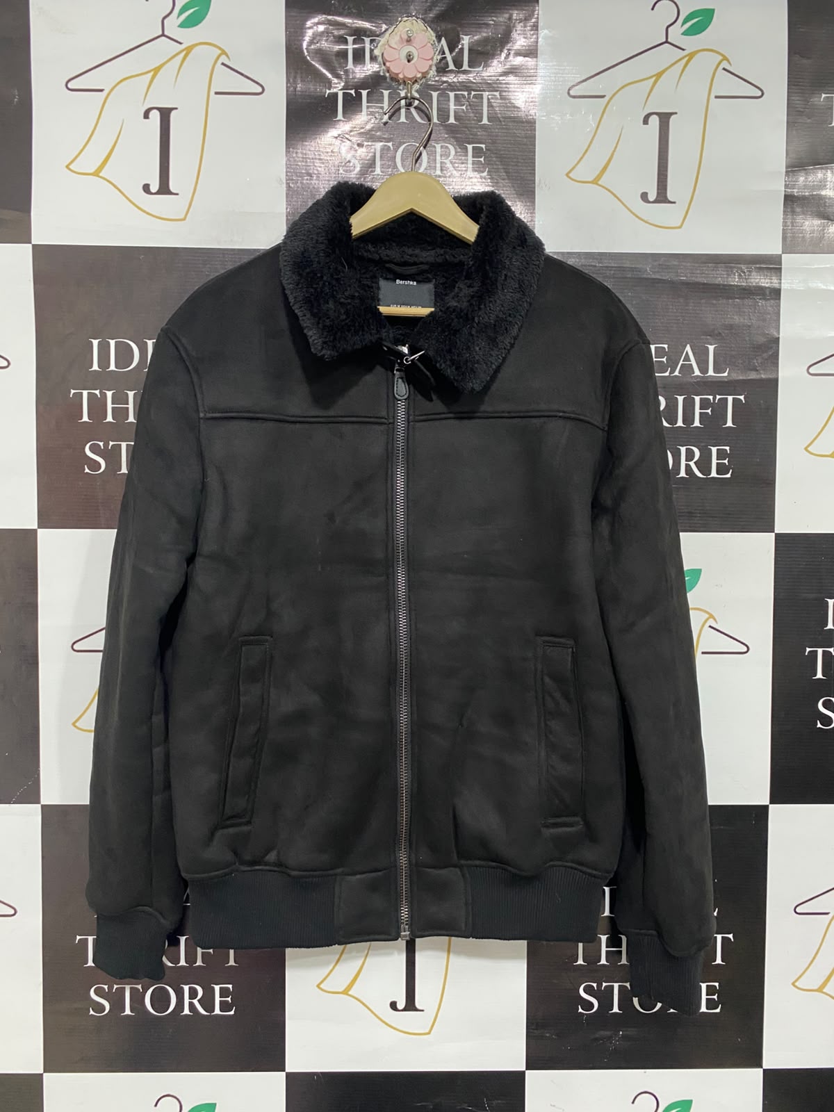 BERSHKA |M | BUST 23 | A73 |  BLACK FAUX SUEDE SHEARLING FUR COLLAR BOMBER JACKET