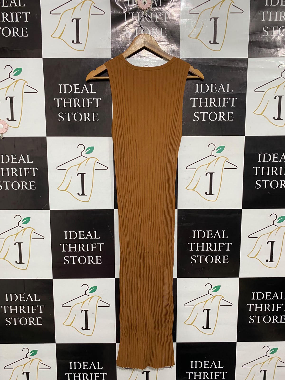 PREVIEW |L | BUST 12 | A73 |  MUSTARD BROWN RIBBED V-NECK SLEEVELESS MIDI DRESS