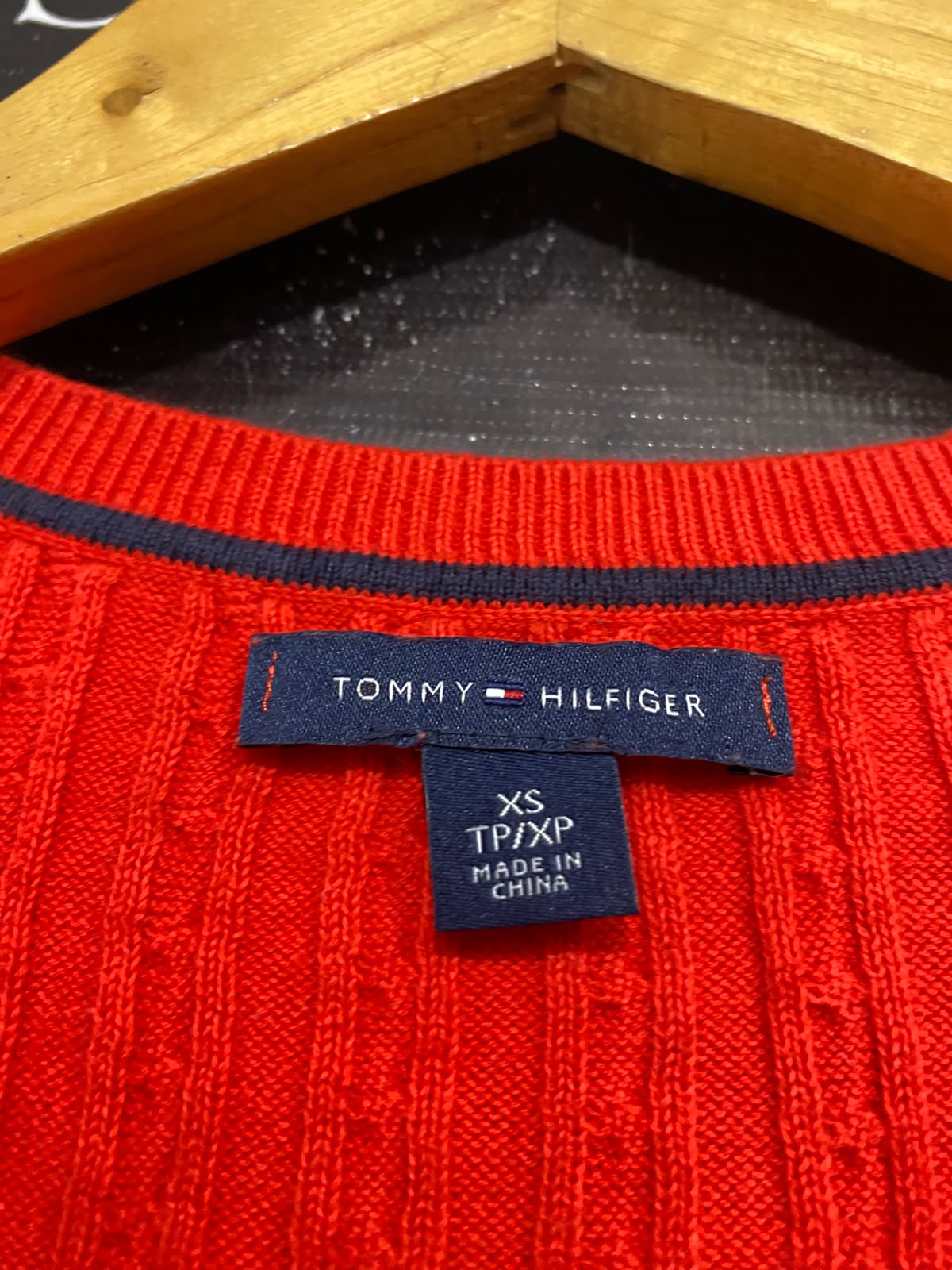 TOMMY HILFIGER |XS | BUST 15 | A73 |  RED CABLE-KNIT CREW-NECK LONG-SLEEVE SWEATER TOP