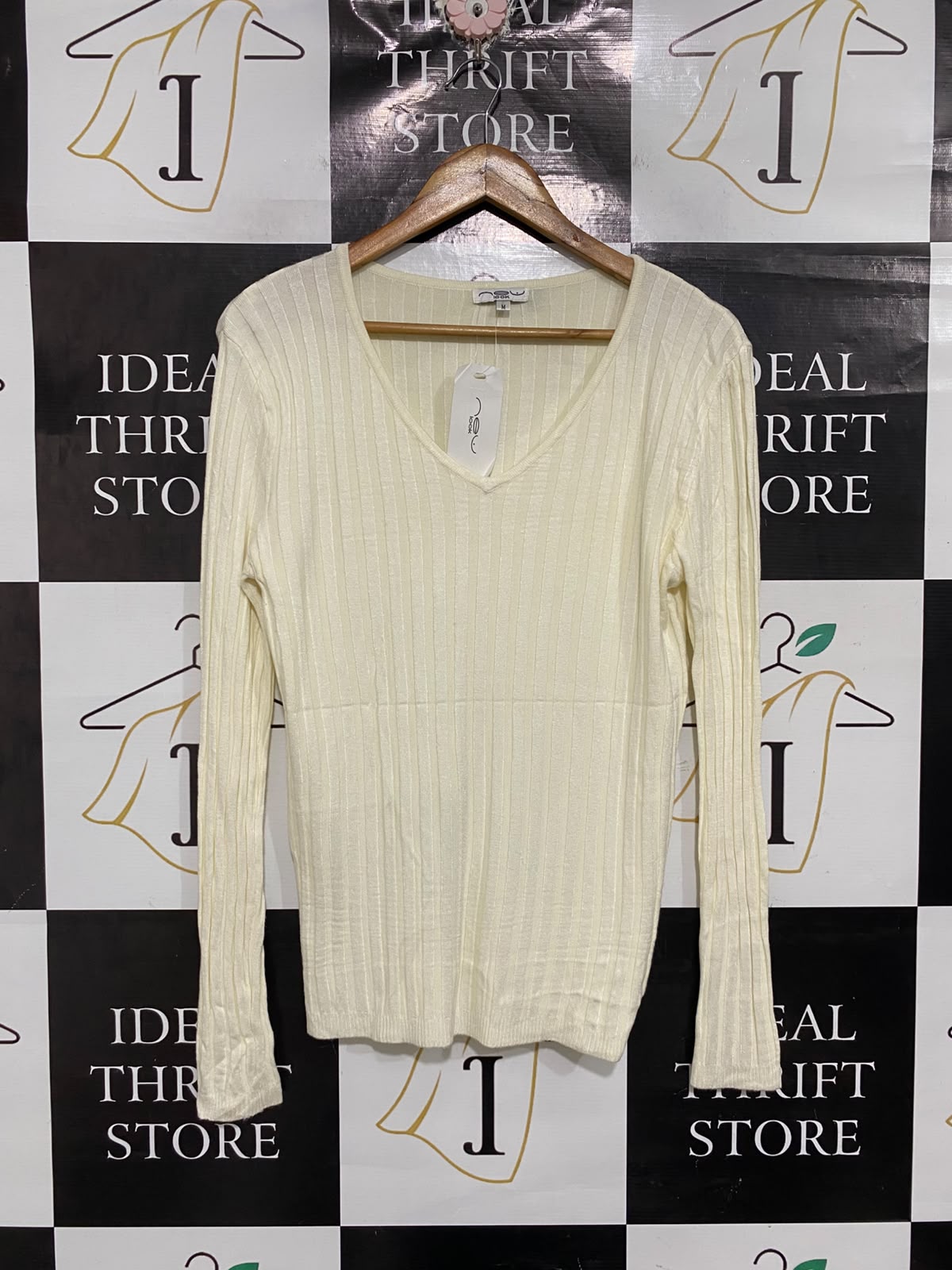 NEW LOOK |M | BUST 18 | A73 |  CREAM V-NECK RIBBED LONG-SLEEVE TOP