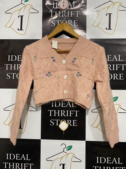 |S | BUST 18 | A72 | PEACH FLORAL EMBROIDERED CABLE-KNIT V-NECK CROPPED CARDIGAN
