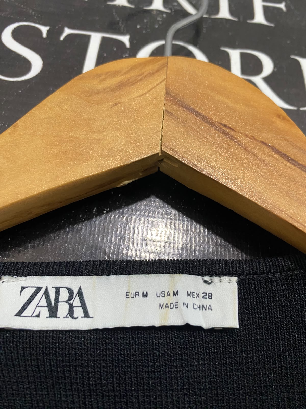 ZARA |M | BUST 16 | A72 |  BLACK TAILORED V-NECK BUTTON-DOWN VEST / WAISTCOAT