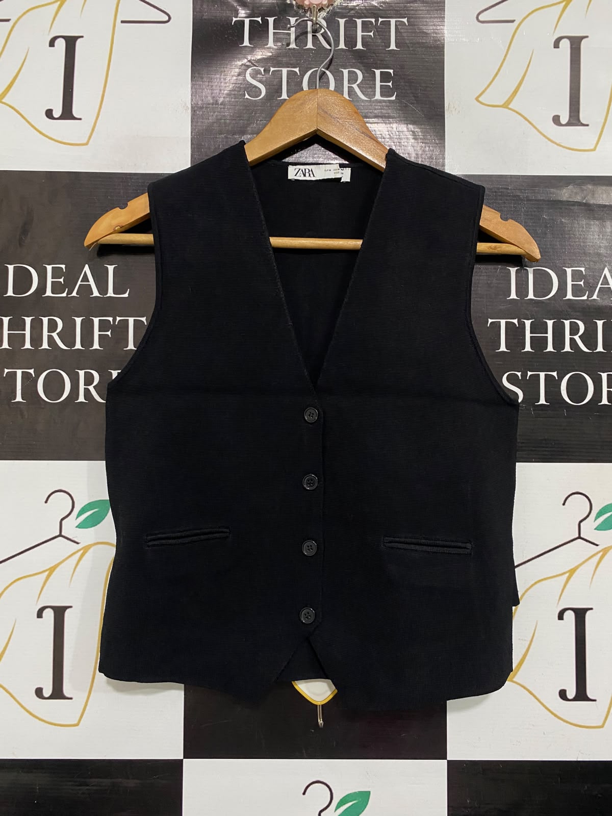 ZARA |M | BUST 16 | A72 |  BLACK TAILORED V-NECK BUTTON-DOWN VEST / WAISTCOAT