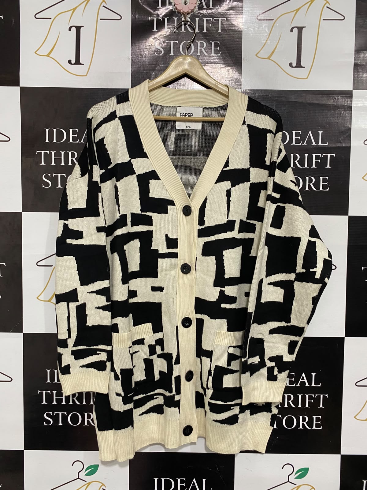 PAPER HEART |M/L | BUST 24 | A74 |  BLACK & WHITE GEOMETRIC PATTERN KNIT BUTTON-DOWN CARDIGAN