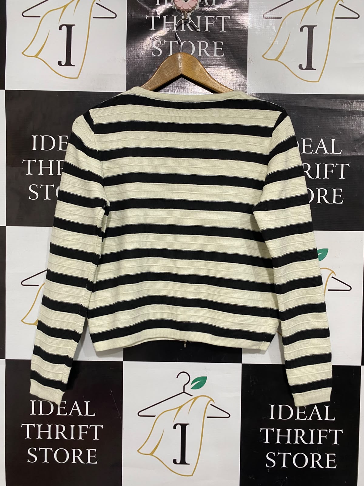 |S | BUST 19 | A74 | BLACK & CREAM STRIPED GOLD-BUTTON KNIT CARDIGAN