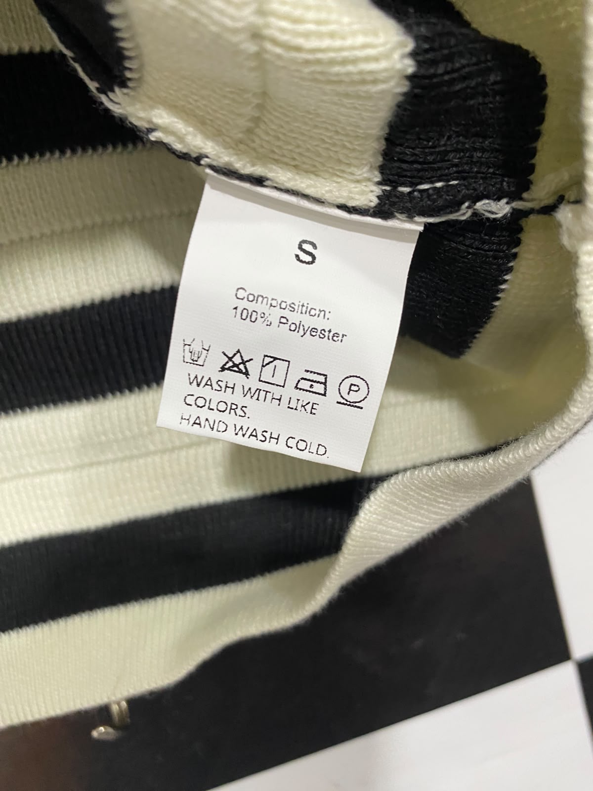 |S | BUST 19 | A74 | BLACK & CREAM STRIPED GOLD-BUTTON KNIT CARDIGAN