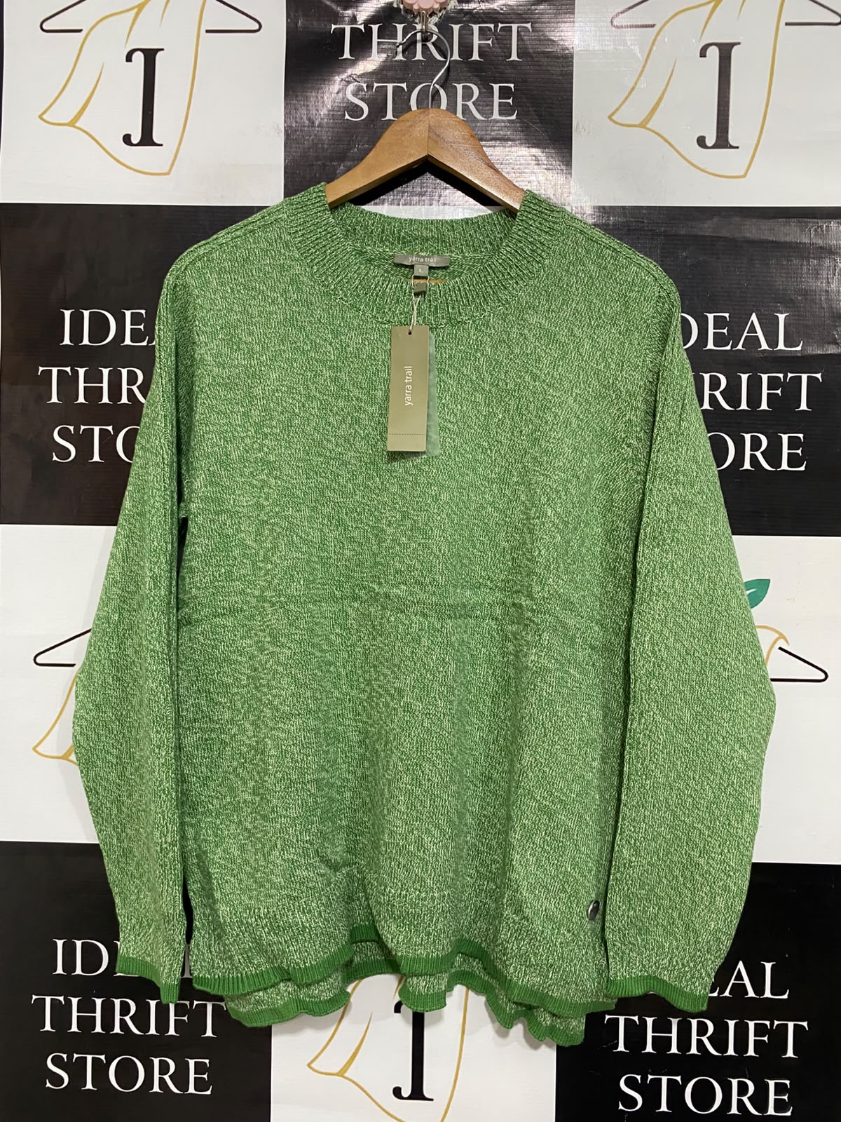 YARRA TRAIL |L | BUST 21 | A73 |  GREEN MARLED KNIT CREW-NECK SWEATER