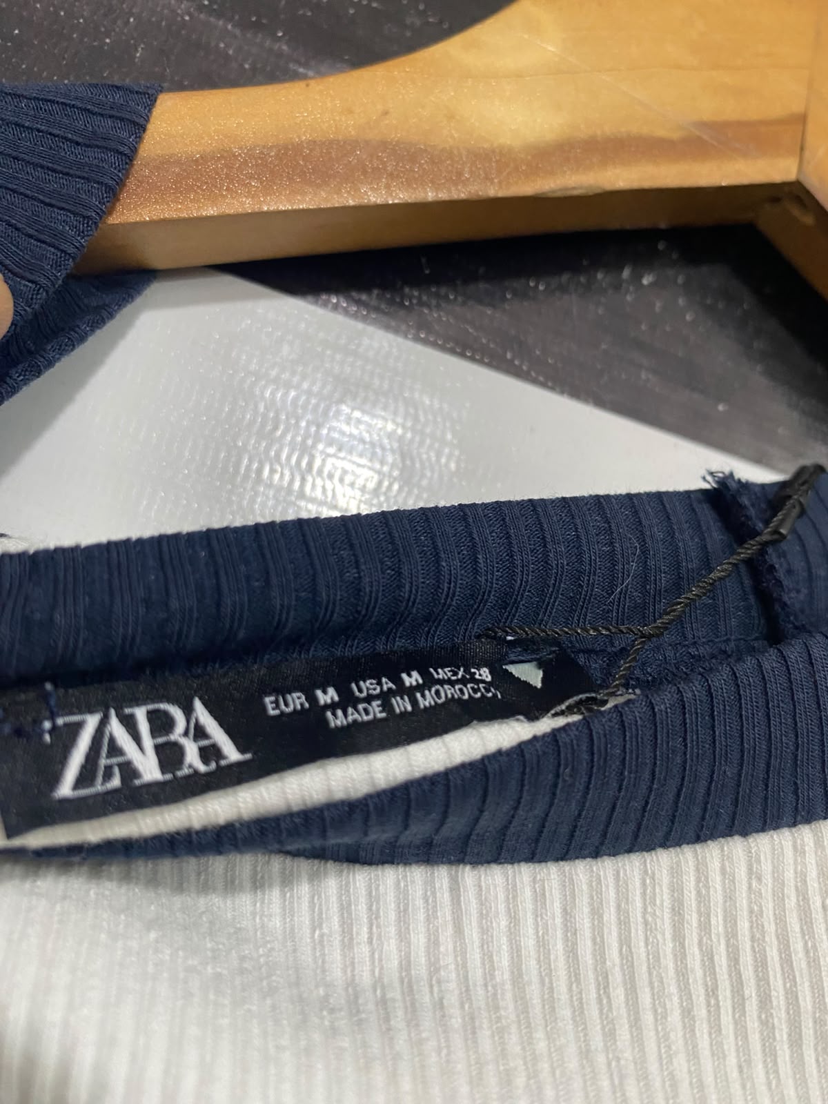 ZARA |M | BUST 15 | A73 |   "NEW YORK" BLUE & WHITE COLORBLOCK RIBBED LONG-SLEEVE CROP TOP