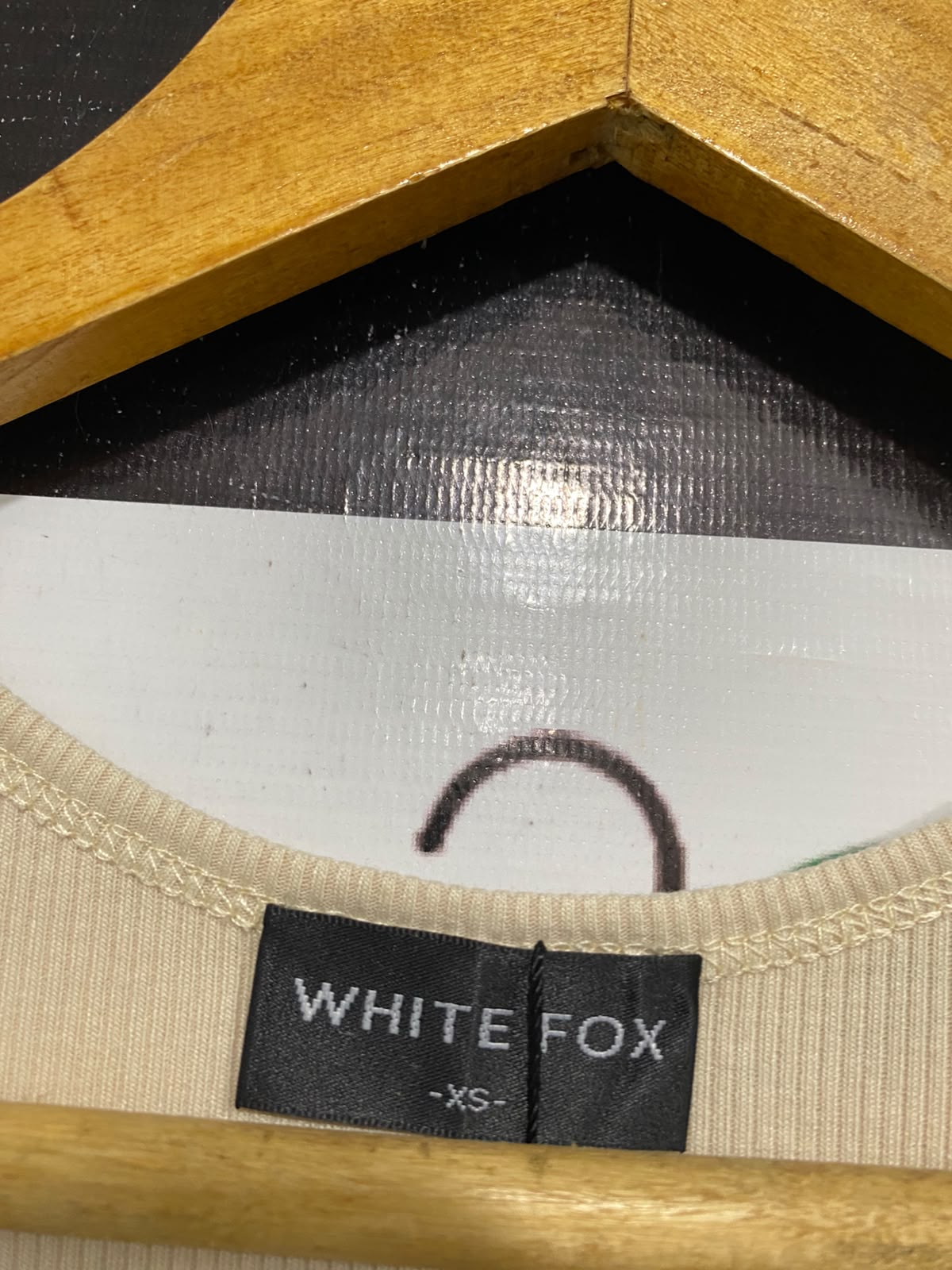 WHITE FOX |XS | BUST 11 | A74 |  BEIGE RIBBED SCOOP-NECK TANK TOP