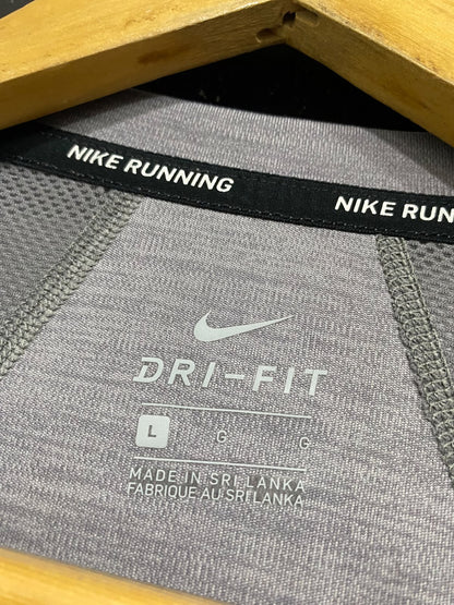 NIKE |L | BUST 21 | A74 |  RUNNING GREY DRI-FIT ATHLETIC T-SHIRT
