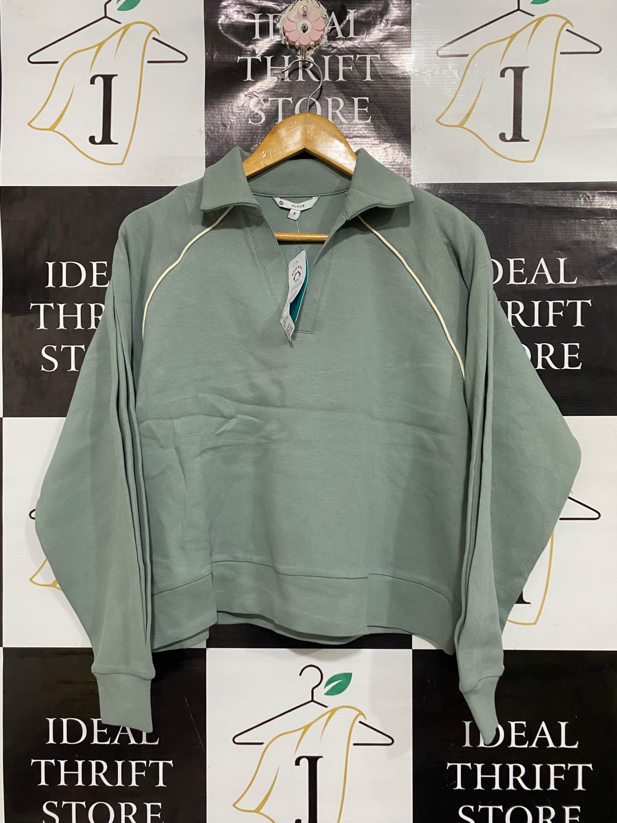 TARGET ACTIVE |S | BUST 23 | A74|  SAGE GREEN COLLARED SWEATSHIRT
