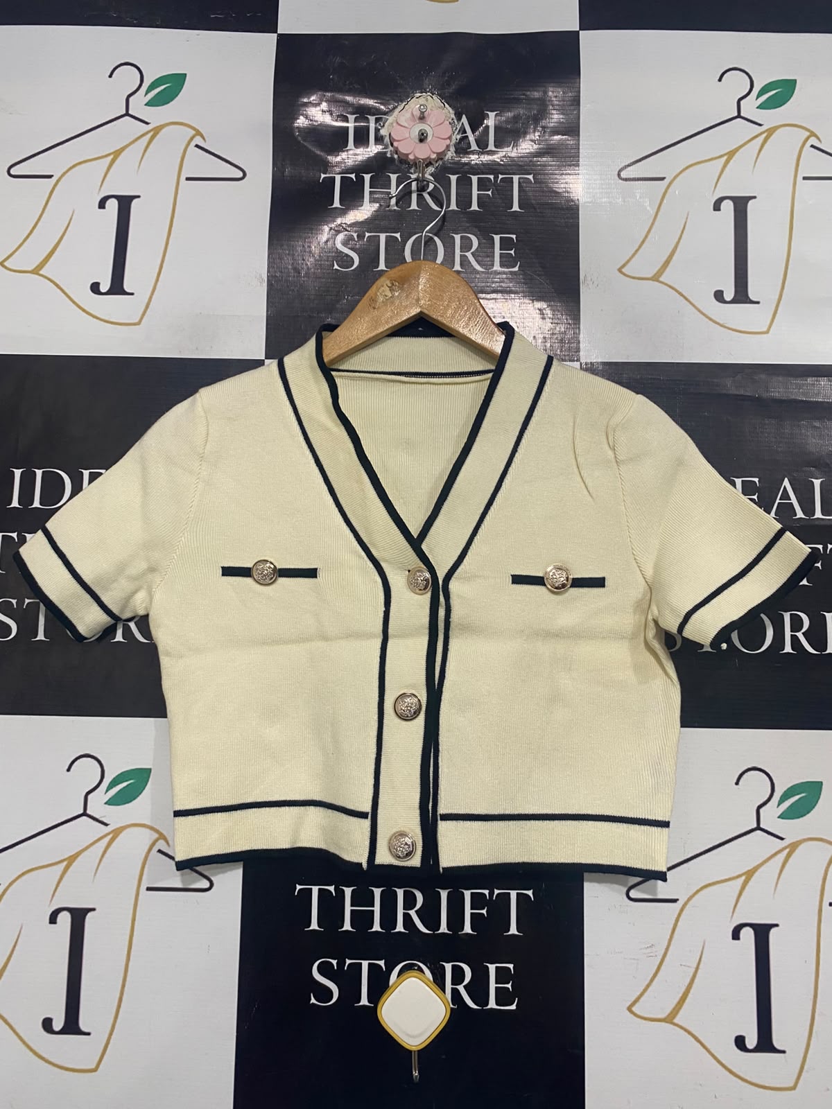 SHEIN |M | BUST 17 | A75 | CREAM AND BLACK CONTRAST TRIM BUTTON-UP KNIT TOP