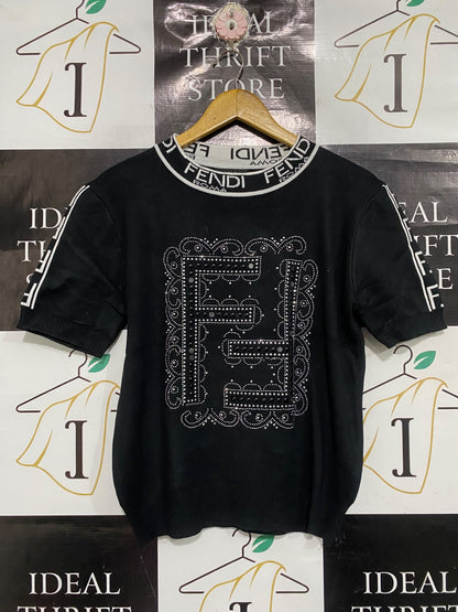 FENDI |M | BUST 20 | A75 | BLACK LOGO COLLAR STUDDED SHORT SLEEVE KNIT TOP