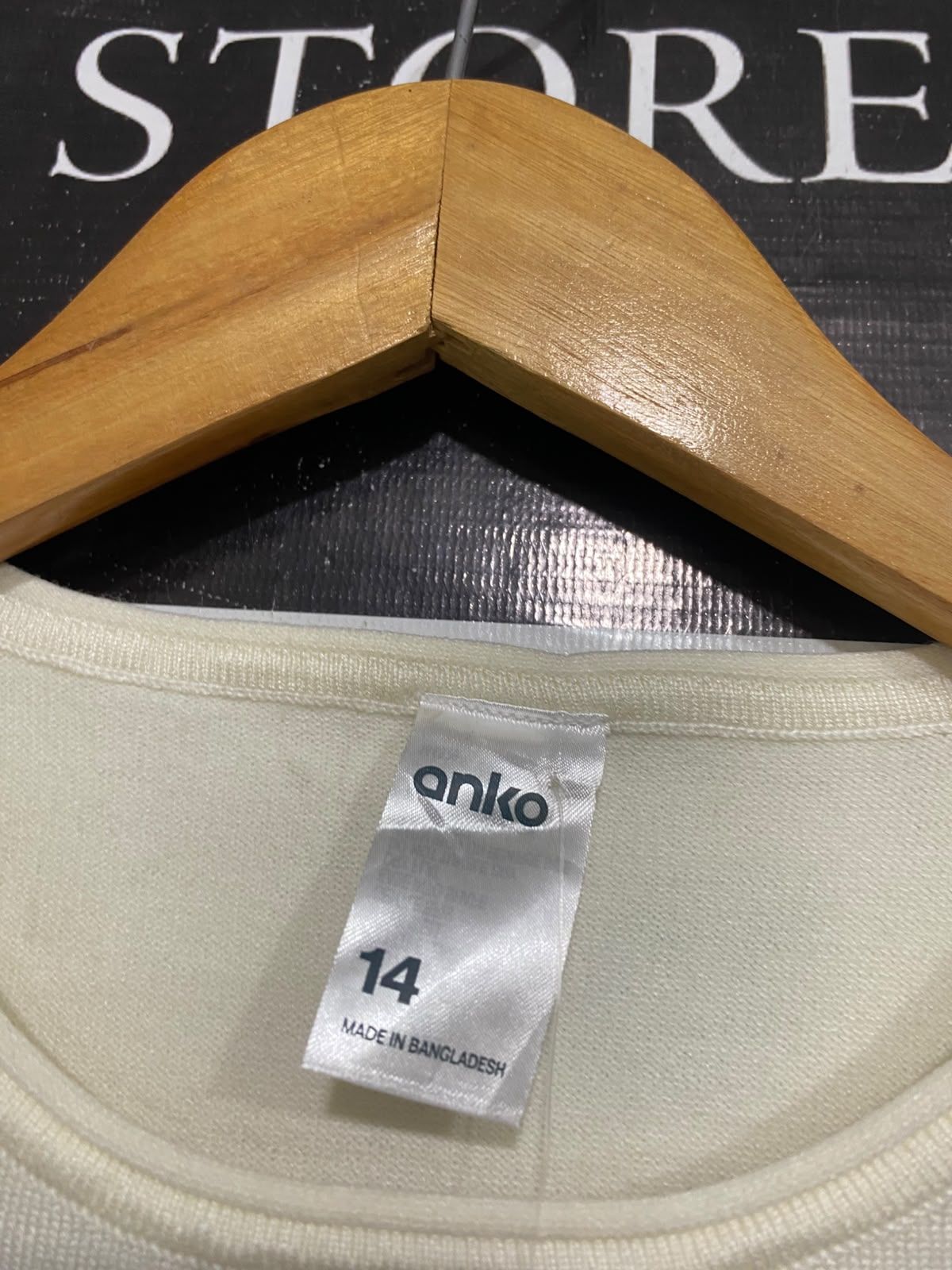 ANKO |M | BUST 17 | A75 | OFF-WHITE CREW NECK SLEEVELESS KNIT TOP
