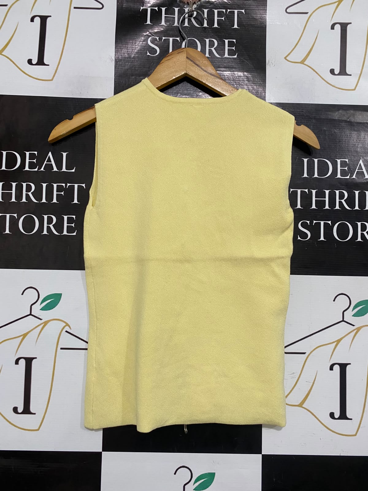 &ME |XS | BUST 14 | A75 | LIGHT YELLOW BUTTON-FRONT SLEEVELESS KNIT TOP
