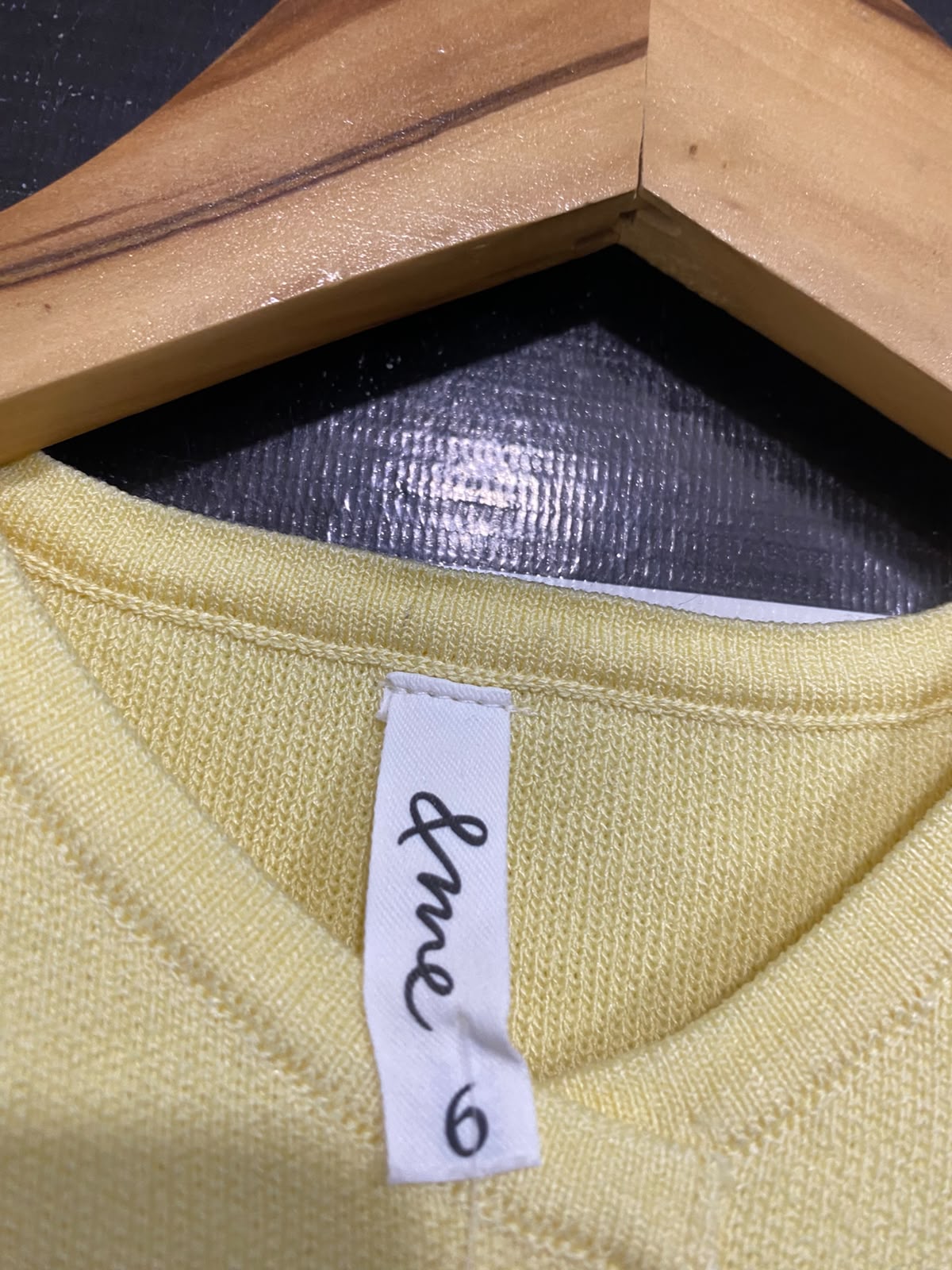 &ME |XS | BUST 14 | A75 | LIGHT YELLOW BUTTON-FRONT SLEEVELESS KNIT TOP