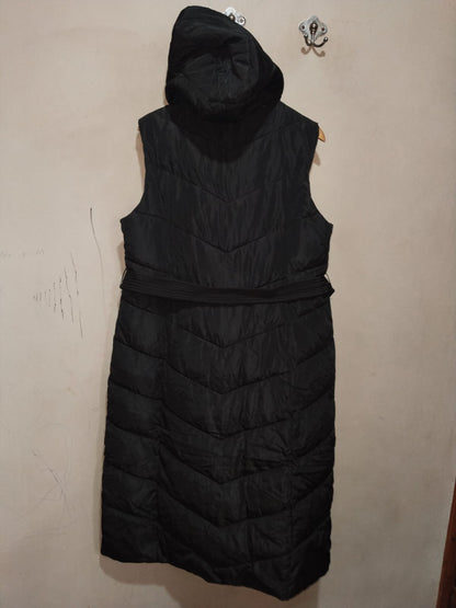 Cameo Rose Black Long Belted Hooded Puffer Gilet | New Look W-21 / L-47