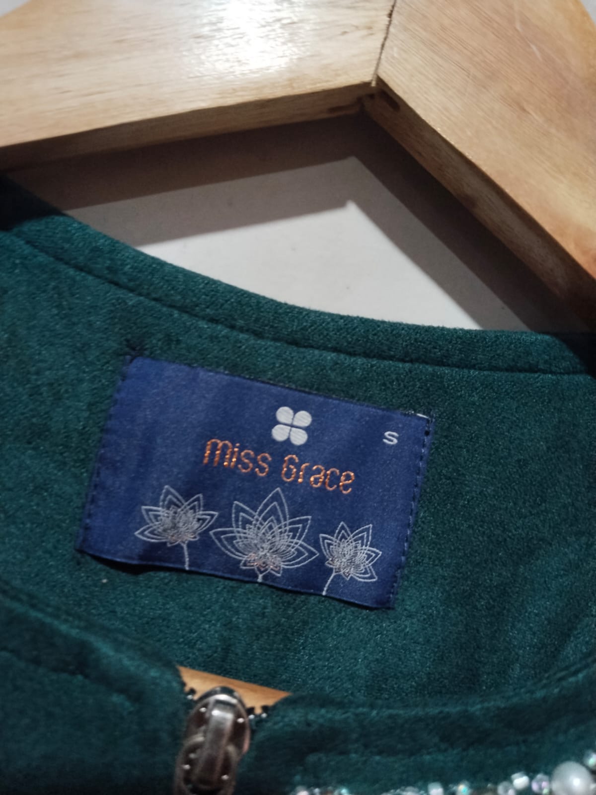 Miss Grace Single-Color Zip-Up Jackets W-16 / L-16.5