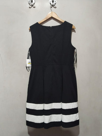 Calvin Klein Black/White Fit & Flare Dress W-19 / L-38