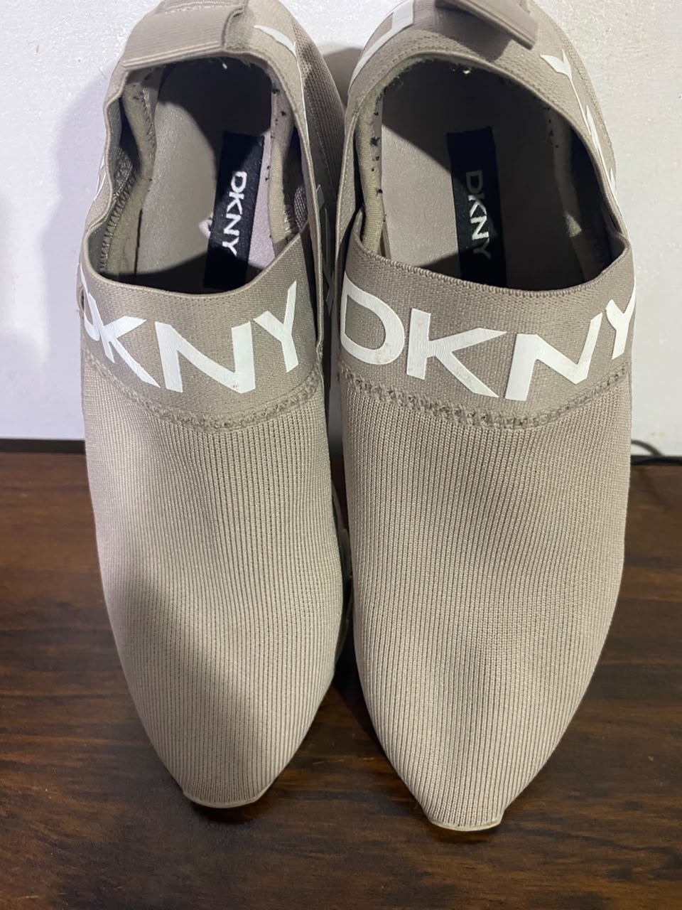 DKNY|EU38|PK8| Women's Knit Slip-On Sneakers – Taupe / Beige